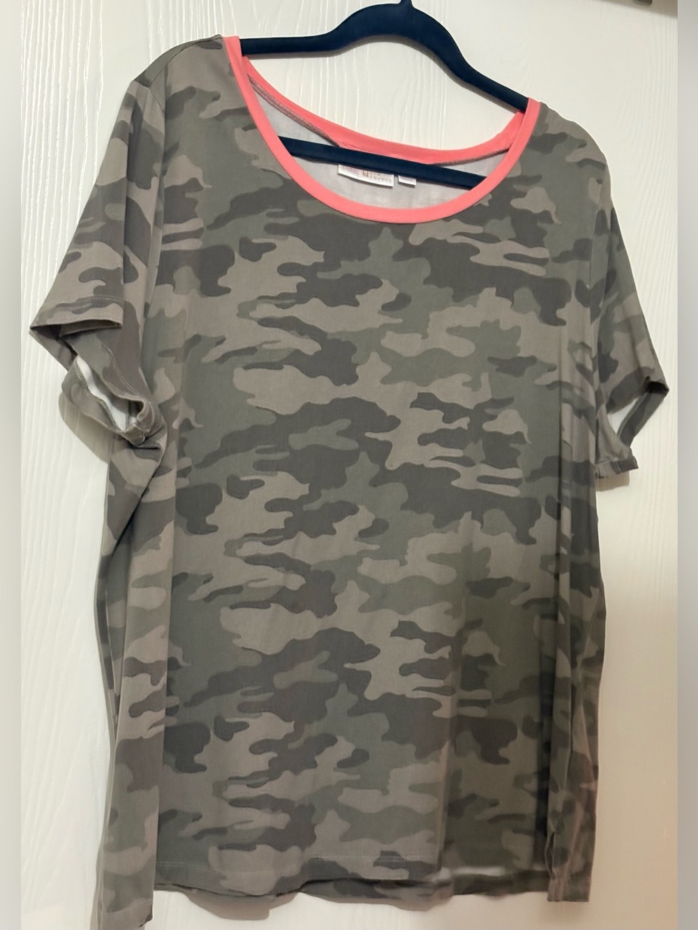 Belle by Kim Gravel soft lightweight short sleeve camo top XL
